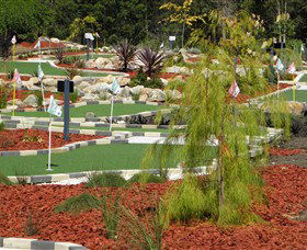 18 Hole Mini Golf - Club Husky - Inverell Accommodation 0
