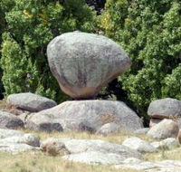 Balancing Rock - Inverell Accommodation