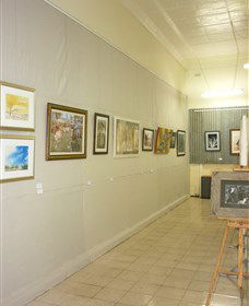 Outback Arts Gallery - Inverell Accommodation 0