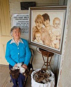 Doris Golder Wool Art Gallery - Inverell Accommodation 3
