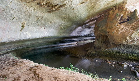 Verandah Cave - Inverell Accommodation 3