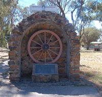 Jindera Pioneer Cairn - Inverell Accommodation
