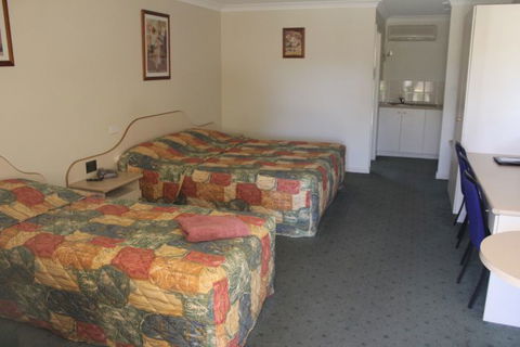 Golfview Motor Inn - Inverell Accommodation 3