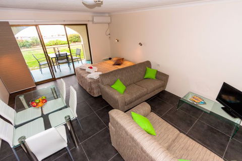 Edgewater Gardens - Inverell Accommodation 0