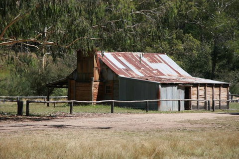 Australis 4WD Adventures - Inverell Accommodation 2