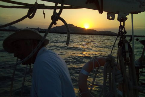 Townsville Sunset Sail Sailing Cruise Boat Tour - Inverell Accommodation 9