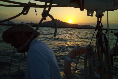 Townsville Lunchtime Sailing Cruise Boat Tour - Inverell Accommodation 7