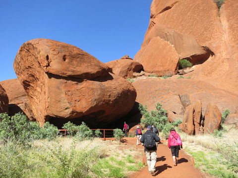 Full Uluru Base Walk At Sunrise Including Breakfast - Inverell Accommodation 3