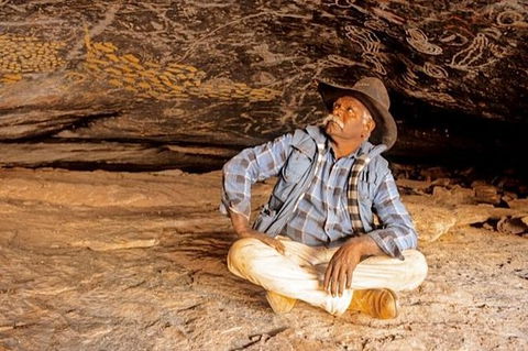 Cave Hill Aboriginal Cultural Experience From Ayers Rock - Inverell Accommodation 1
