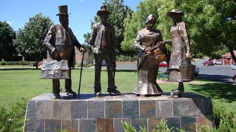 Dad, Dave, Mum And Mabel - Inverell Accommodation 2