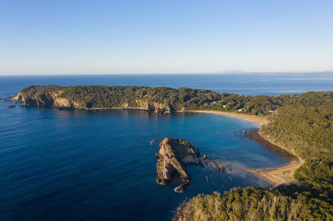 Snorkelling Guerilla Bay - Inverell Accommodation 0
