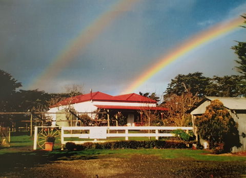 Stefani Hilltop Gallery - Inverell Accommodation 0
