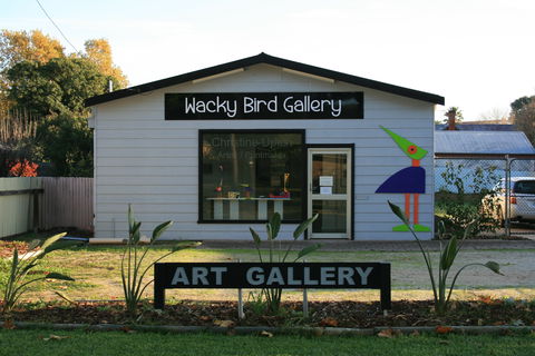 Wacky Bird Gallery - Inverell Accommodation 0
