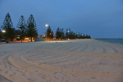 Altona Beach - Inverell Accommodation 1