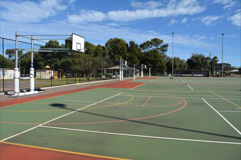 Cleve Sporting Facilities - Inverell Accommodation 0