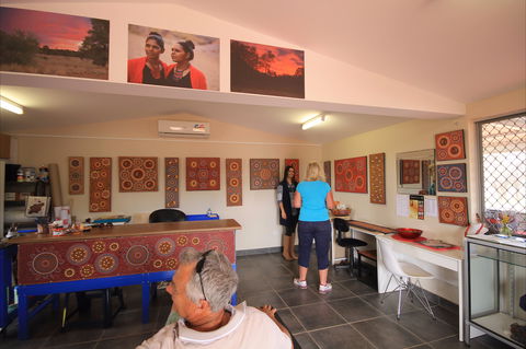 Kathleen Buzzacott Art Studio - Inverell Accommodation 1