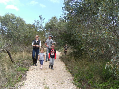 Meningie Lions Walking Trail - Inverell Accommodation 0