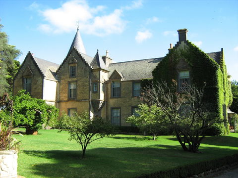 Overnewton Castle - Inverell Accommodation 0