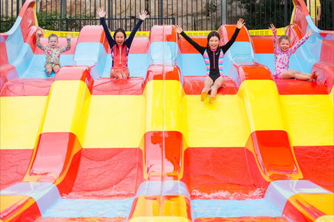 Raging Waters Sydney - Inverell Accommodation 1