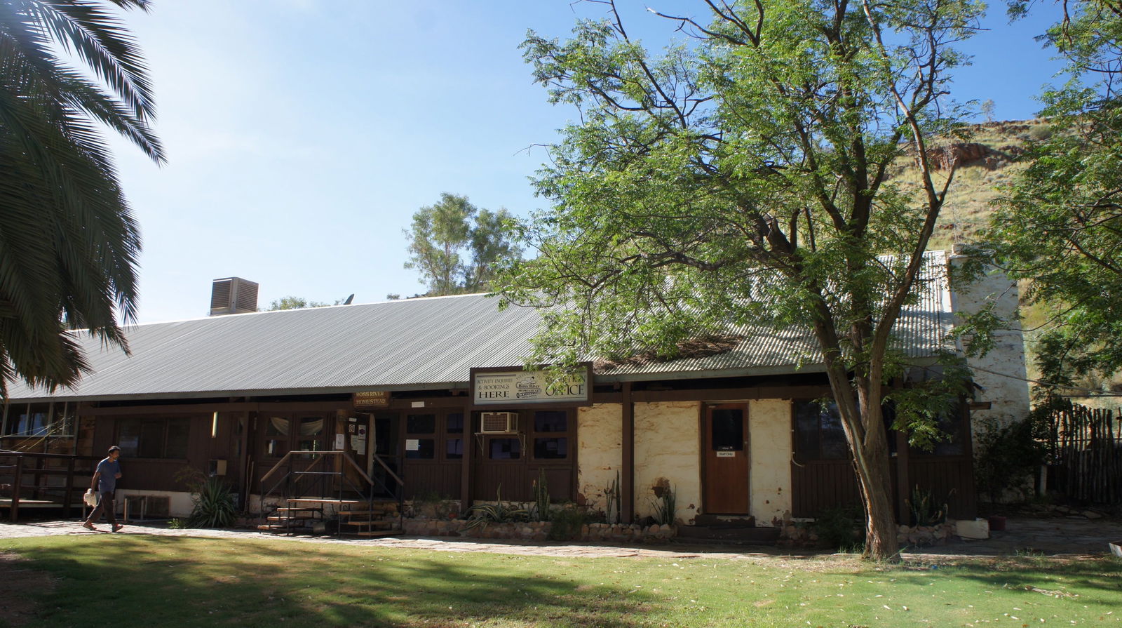 Ngaanyatjarra Giles NT Inverell Accommodation