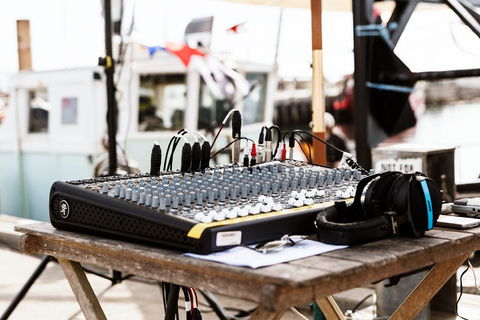 Apollo Bay Radio 87.6 FM - Inverell Accommodation 0