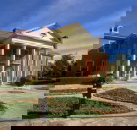 United States of America Embassy of The - Inverell Accommodation