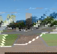 War Memorial and Heroes Avenue Roma - Inverell Accommodation