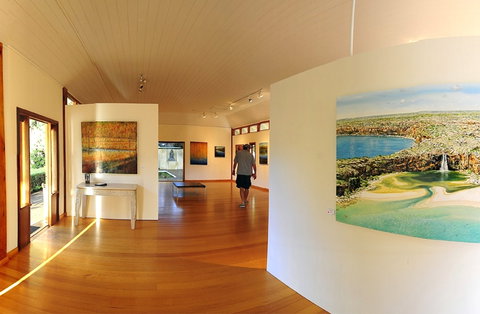 Yallingup Galleries - Inverell Accommodation 1
