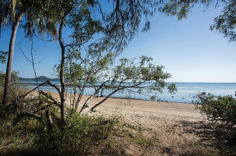 Cape Hillsborough National Park - Inverell Accommodation 1