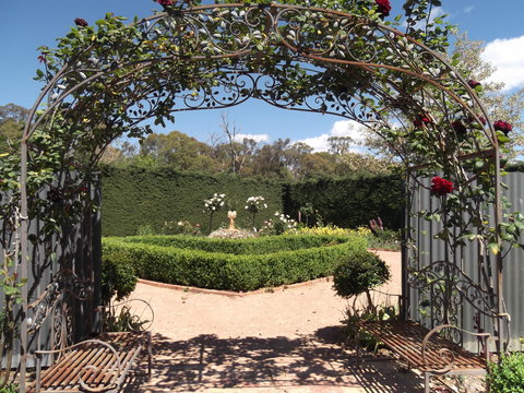 High Country Maze - Inverell Accommodation 2