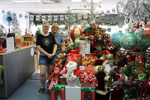Mrs Claus And Santa - Inverell Accommodation 1
