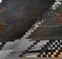 Russell Drysdale Easel Sculpture - Inverell Accommodation