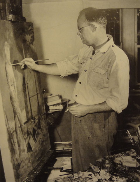 Russell Drysdale Easel Sculpture - Inverell Accommodation 1