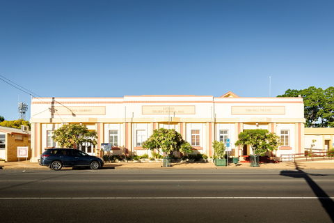 Bundaberg To Eidsvold Weekend Drive - Inverell Accommodation 0