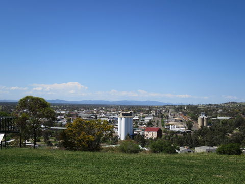 Heritage Sculptures At Pensioners Hill Lookout - Inverell Accommodation 2