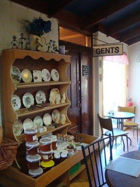 Train Stop Antiques - Inverell Accommodation 1