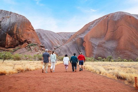 Explore Uluru: 7 Hours Guide Tour At Sunrise With Light Breakfast - Inverell Accommodation 0