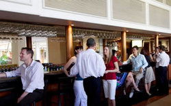 Cairns International Lobby Bar - Inverell Accommodation 0