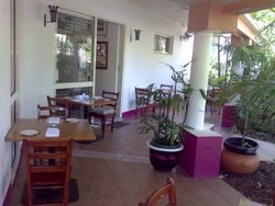 Clifton Capers Bar & Grill - Inverell Accommodation 2