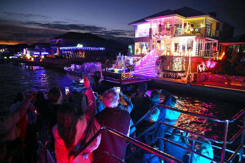 Christmas Lights Cruise - Inverell Accommodation 0
