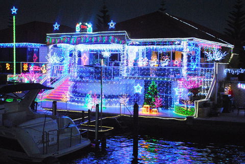 Christmas Lights Cruise - Inverell Accommodation 2