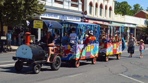 Corowa Rotary Federation Festival Parade - Inverell Accommodation 1