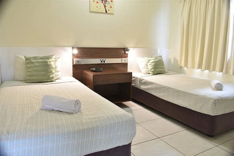 Tradewinds McLeod Holiday Apartments - Inverell Accommodation 5