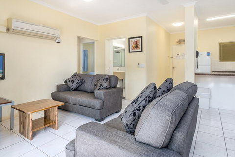 Tradewinds McLeod Holiday Apartments - Inverell Accommodation 6