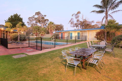 Absolute Lakes Entrance - Inverell Accommodation 4