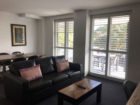 Crown On Darby - Inverell Accommodation 3