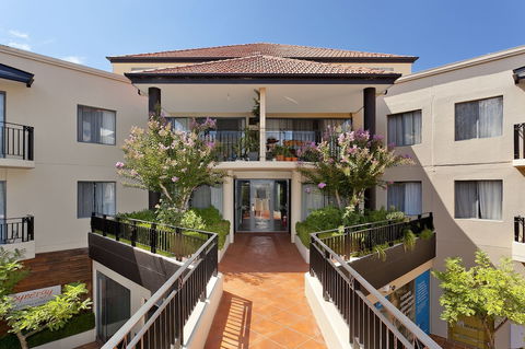 Astra Apartments - The Griffin - Inverell Accommodation 0