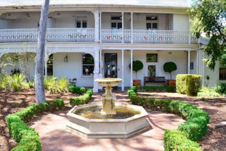 Richmond VIC Inverell Accommodation