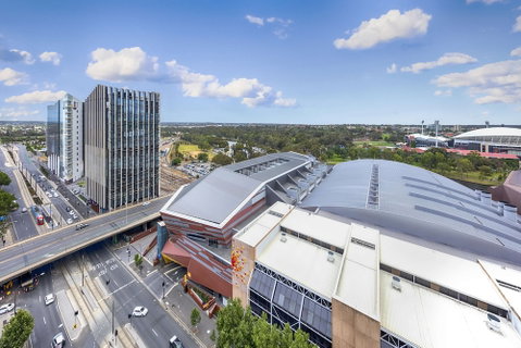 Oaks Adelaide Embassy Suites - Inverell Accommodation 4