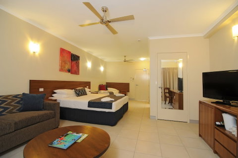 Cairns Queenslander Hotel & Apartments - Inverell Accommodation 4